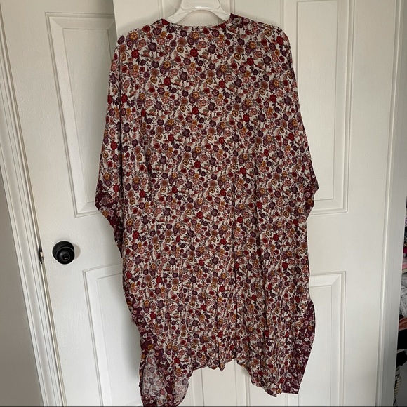 KNOX ROSE MAROON AND IVORY TASSEL SHAWL M/ L - Picture 6 of 7